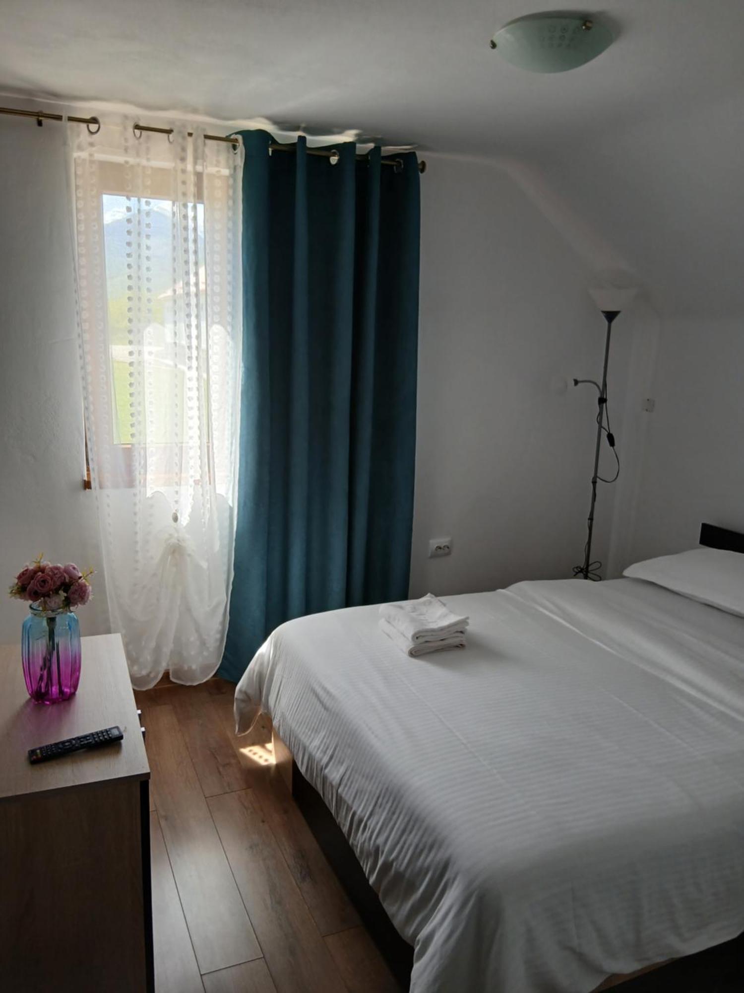 Casa Loredana Cartisoara Luaran gambar