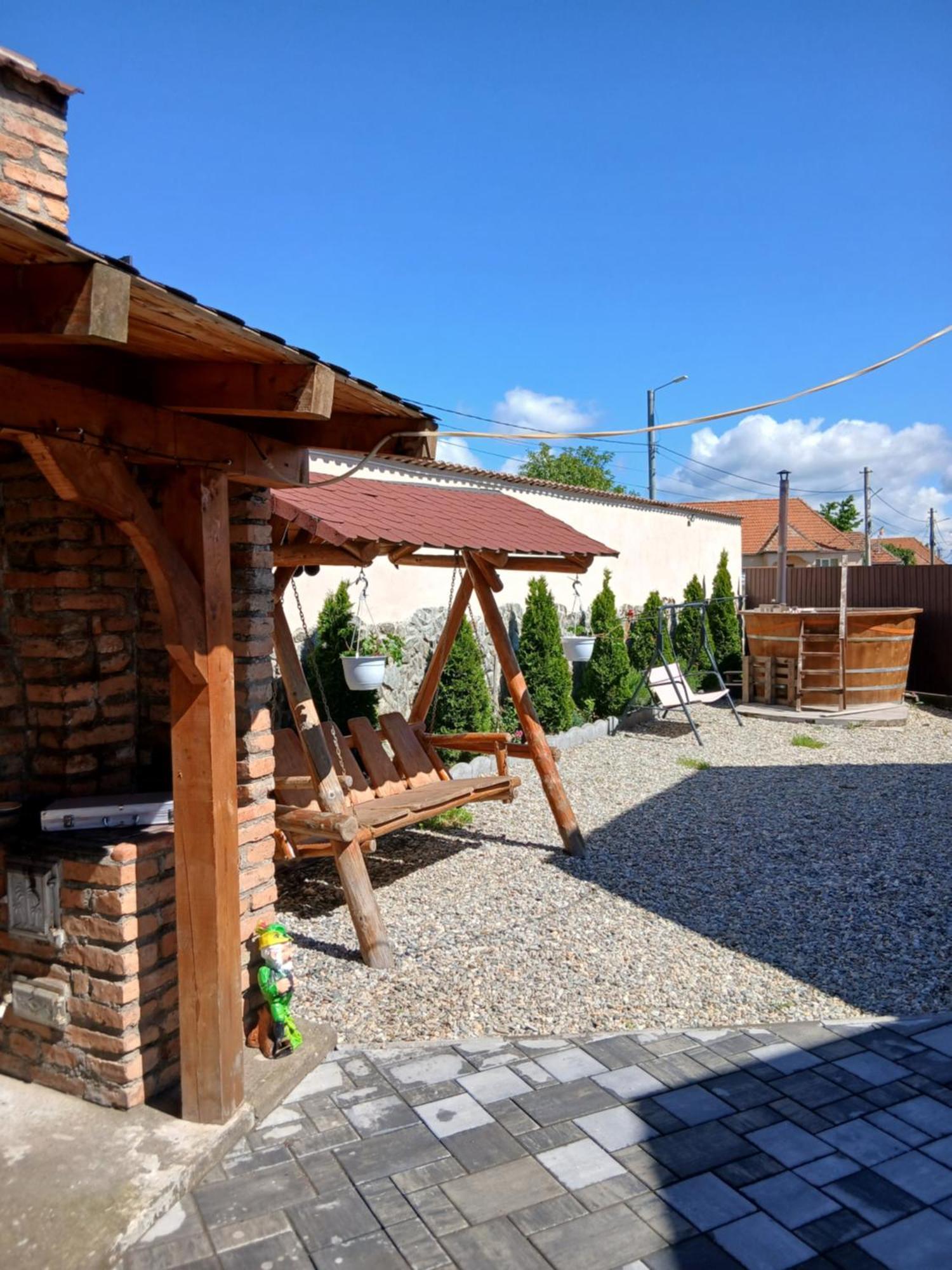 Casa Loredana Cartisoara Luaran gambar